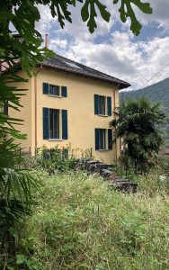 Im Valle di Blenio, einem Tessiner Tal, ist ein Haus im Ortskern aus dem Jahr 1909 entsprechend den aktuell geltenden Normen renoviert worden. Foto: Studio MHA 