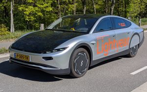 PKW könnten in Mitteleuropa bis zu 55 Prozent ihres Energiebedarfs selbst erzeugen; in Südeuropa könnten es bis zu 80 Prozent sein. Foto: Lightyear
