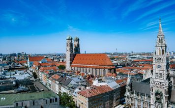 Über 500 Millionen Tonnen Baurohstoffe verschlingt die deutsche Baubranche jährlich für Gebäude und Infrastruktur. Um dem entgegenzuwirken, möchte die Landeshauptstadt München eine Baustoffbibliothek etablieren. Foto: Daniel Schmidt/Unsplash