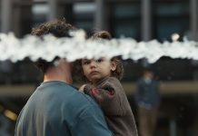 Geberit startet Kampagne «Besser. Für Sie.» Im neuen TV-Spot wird die Geberit Kernkompetenz Mastering Water auf überraschende Art und Weise inszeniert. Foto: Geberit