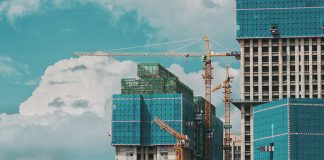 Weniger Wohnfläche, weniger Emissionen Der Ausbau erneuerbarer Energien ist neben der Reduktion des Wohnraums pro Person ein wichtiger Faktor zur Senkung der Emissionen. Foto: C Dustin/Unsplash