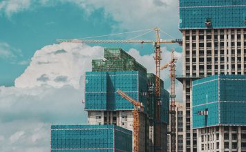 Der Ausbau erneuerbarer Energien ist neben der Reduktion des Wohnraums pro Person ein wichtiger Faktor zur Senkung der Emissionen. Foto: C Dustin/Unsplash