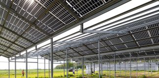 Mit einem ERC Proof of Concept Grant wird am Forschungszentrum Jülich eine neue Recyclingtechnologie für Solarmodule weiterentwickelt. Das Projekt CYBEX soll künftig helfen, wertvolle Rohstoffe wie Silber energieeffizient zurückzugewinnen und den Weg in die industrielle Anwendung ebnen. Foto: Forschungszentrum Jülich/Sascha Kreklau