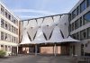 Die Ostfassade mit Vordach. Foto: Veit Landwehr Architekturfotografie