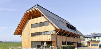 In der Gemeinde Konolfingen, entstand ein modularer Holzbau mit zehn individuell gestalteten Wohnungen auf drei Etagen sowie einem Duplex-Geschoss. Für das Minergie zertifizierte Gebäude wurde ein passendes Lüftungskonzept gesucht. Foto: Zehnder Group Schweiz AG