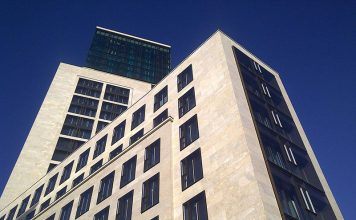 Das Hochhaus Zoofenster mit dem Hotel Waldorf Astoria in Berlin. Foto: Priedemann