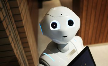 Smart Home: Vom WLAN-Thermostat zum menschenähnlichen Roboter. Foto: Alex Knight/unsplash