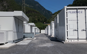 Im Gebiet Plattischachen in Gurtnellen haben energieUri und Axpo in unmittelbarer Nähe zueinander zwei Grossbatteriespeicher mit einer Leistung von 50 Megawatt (Axpo) beziehungsweise 8,4 Megawatt (energieUri) realisiert. Foto: Axpo