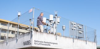 So viel Mikroplastik gelangt in unsere Böden und Gewässer Jährlich werden Böden und Gewässer in der Schweiz mit mehr als 200 Tonnen Mikroplastikpartikeln aus der Atmosphäre belastet. Das zeigen Messungen unter anderem am Standort Dübendorf des Nationalen Beobachtungsnetzes für Luftfremdstoffe (NABEL). Foto: Empa