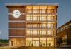 Holzbau und Hitzetauglichkeit Das Stammhaus von Blumer Lehmann auf dem Erlenhof im Kanton St. Gallen. Foto: Jan Thoma/Blumer Lehmann