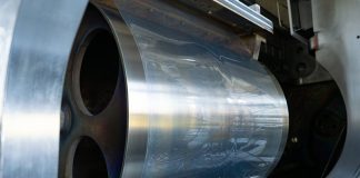 «Direct Air Capture» neu gedacht Empa-Forschende verfolgen einen völlig neuen Ansatz, um CO₂ aus der Atmosphäre zu entfernen: Extrem dünne Beschichtungen sollen das Treibhausgas in Sekundenschnelle aufnehmen sowie abgeben. Foto: Empa