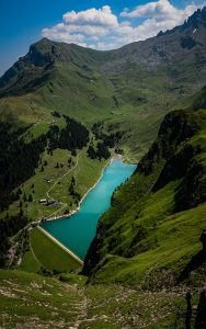 •Fast 60 Prozent der inländischen Stromproduktion stammen aus Wasserkraft. Sie ist damit zentral für die Versorgungssicherheit der Schweiz. Foto: Kuno Schweizer/Unsplash