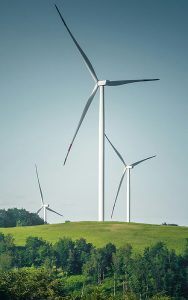 Der Ausbau der erneuerbaren Stromproduktion ist ein zentraler Bestandteil der Strategie «BKW Solutions 2030». Foto: Petim Latifi/Unsplash